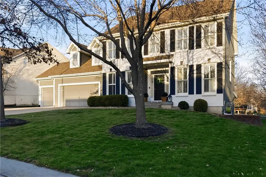 5827 Manor Lane, Parkville, MO 64152 - #2