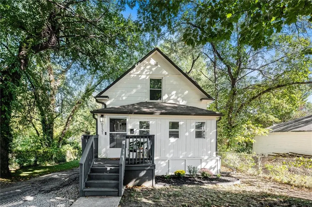 6131 Tracy Avenue, Kansas City, MO 64110 - #1