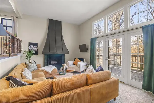 10209 Cedarbrooke Lane, Kansas City, MO 64131