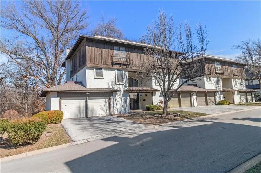 10209 Cedarbrooke Lane, Kansas City, MO 64131 - #3