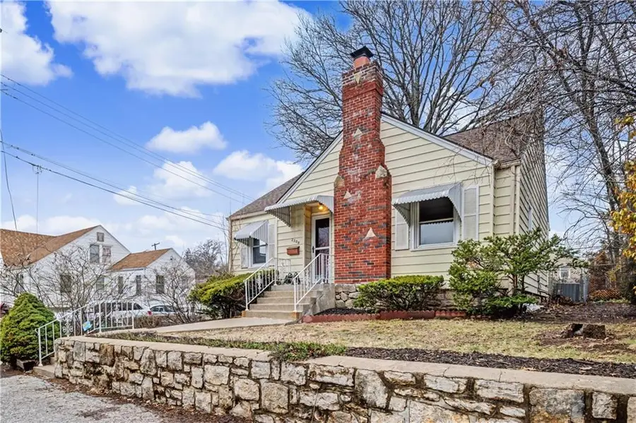 2208 W 48 Street, Westwood, KS 66205 - #3