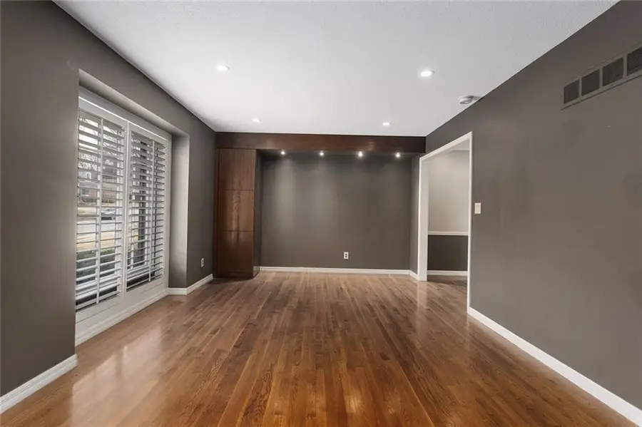 3401 E 105th Terrace, Kansas City, MO 64137 - #3