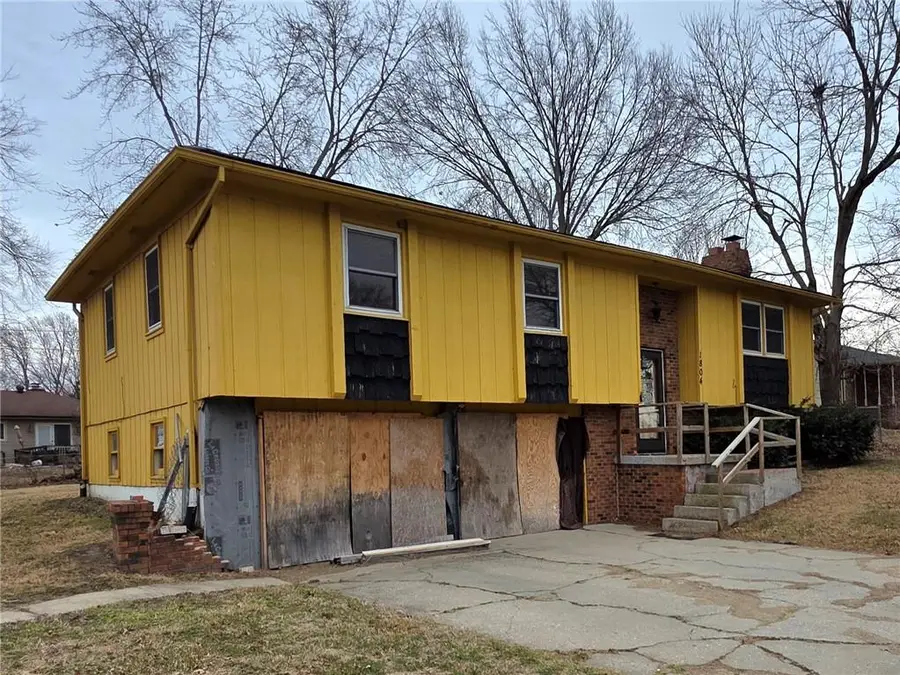 1804 S Benton Avenue, Marshall, MO 65340 - #2