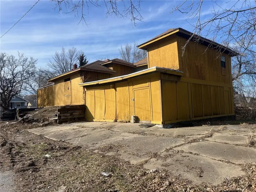 4347 E Indiana Avenue E, Kansas City, MO 64130 - #2