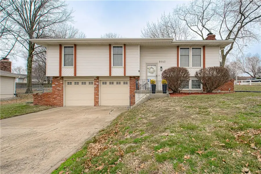 8042 N Stoddard Avenue, Kansas City, MO 64152 - #2