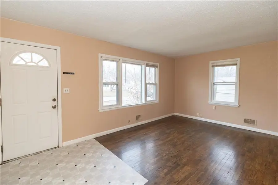 7109 N Cherry Lane, Gladstone, MO 64118 - #2