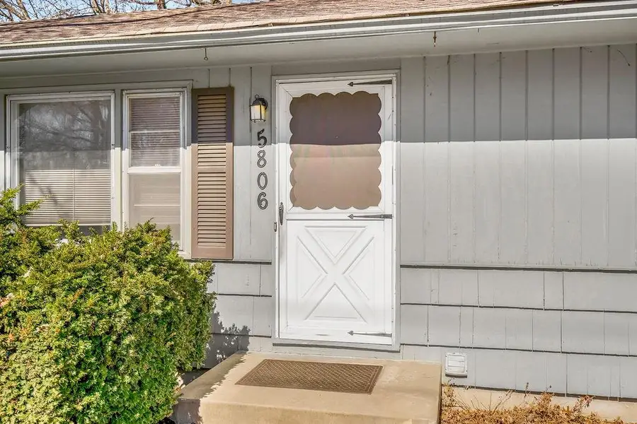 5806 W 75th Street, Prairie Village, KS 66208 - #3
