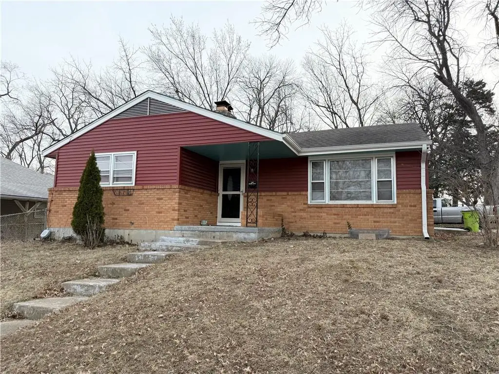 301 N Lake Avenue, Harrisonville, MO 64701 - #1