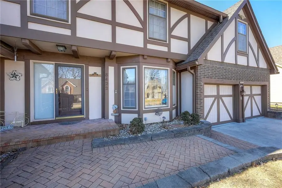 8422 Rosehill Road, Lenexa, KS 66215 - #2