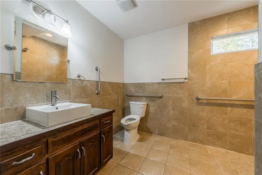 4016 E Red Bridge Road, Kansas City, MO 64137 - #3