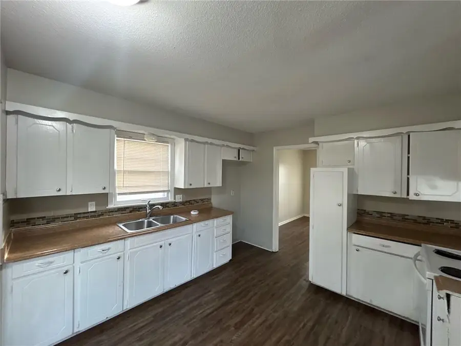 8919 Stark Avenue, Kansas City, MO 64138 - #2