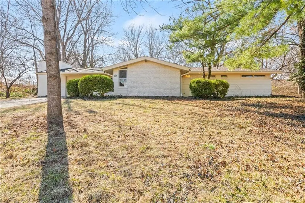 115 W 96th Street, Kansas City, MO 64114 - #1