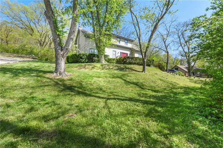 2201 Sunset Court, Leavenworth, KS 66048 - #2