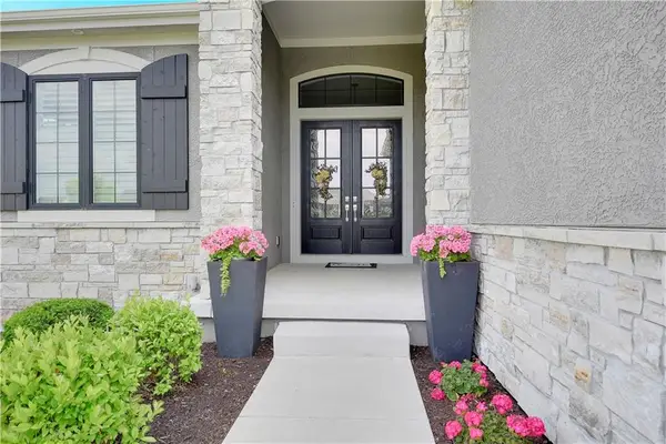 10715 W 142nd Terrace, Overland Park, KS 66221