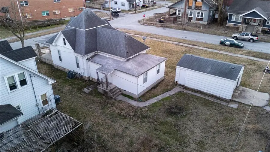 608 Park Avenue, Excelsior Springs, MO 64024 - #2