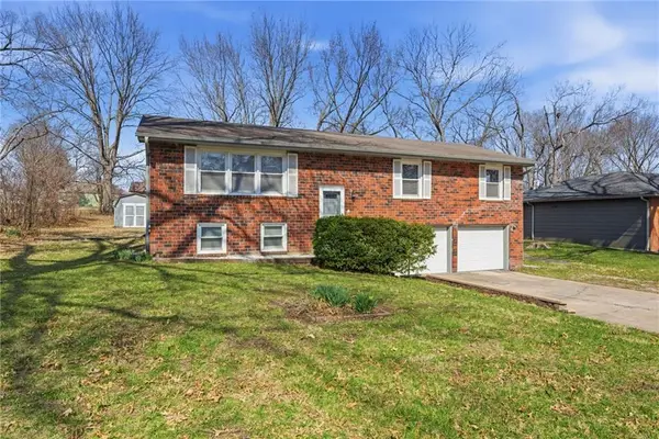 200 E 10th Street, Kearney, MO 64060