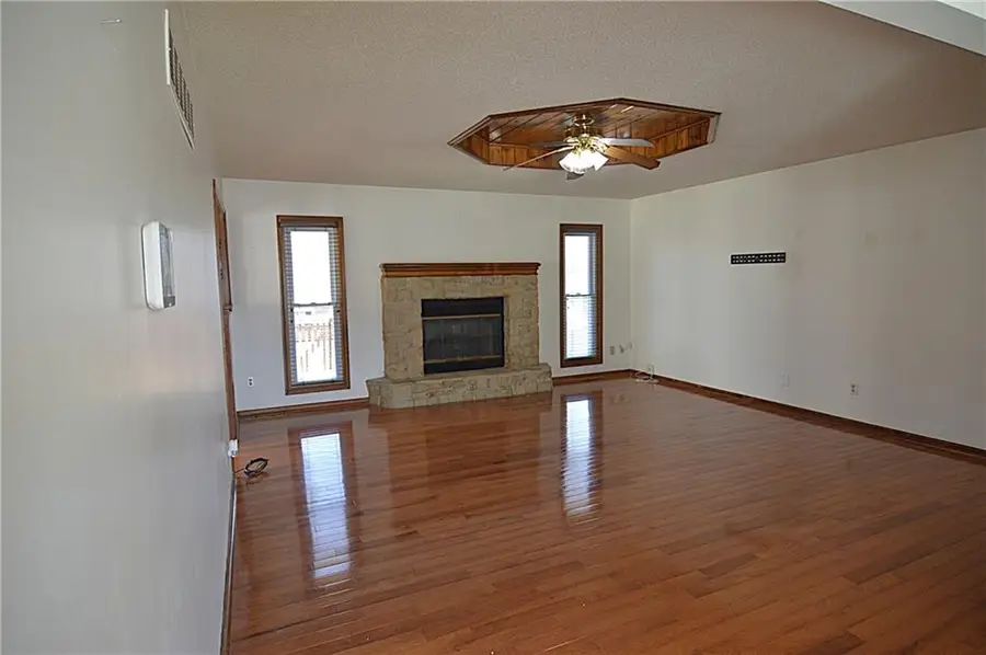 1133 NE Mulberry Street, Lees Summit, MO 64086 - #3