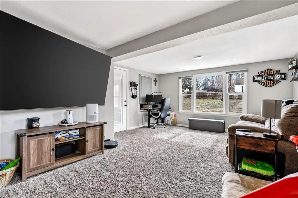 10402 E Kentucky Road, Independence, MO 64053 - #1