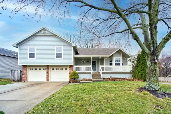 628 SE Ashton Drive, Lee's Summit, MO 64063