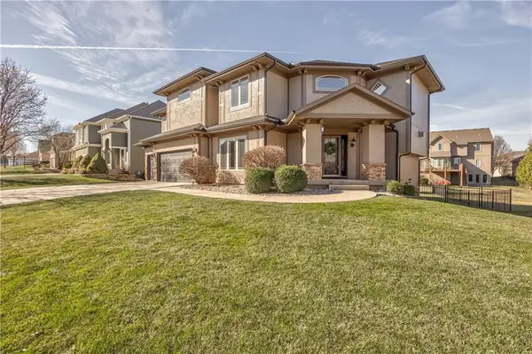 9618 S Appleridge Lane, Lenexa, KS 66227