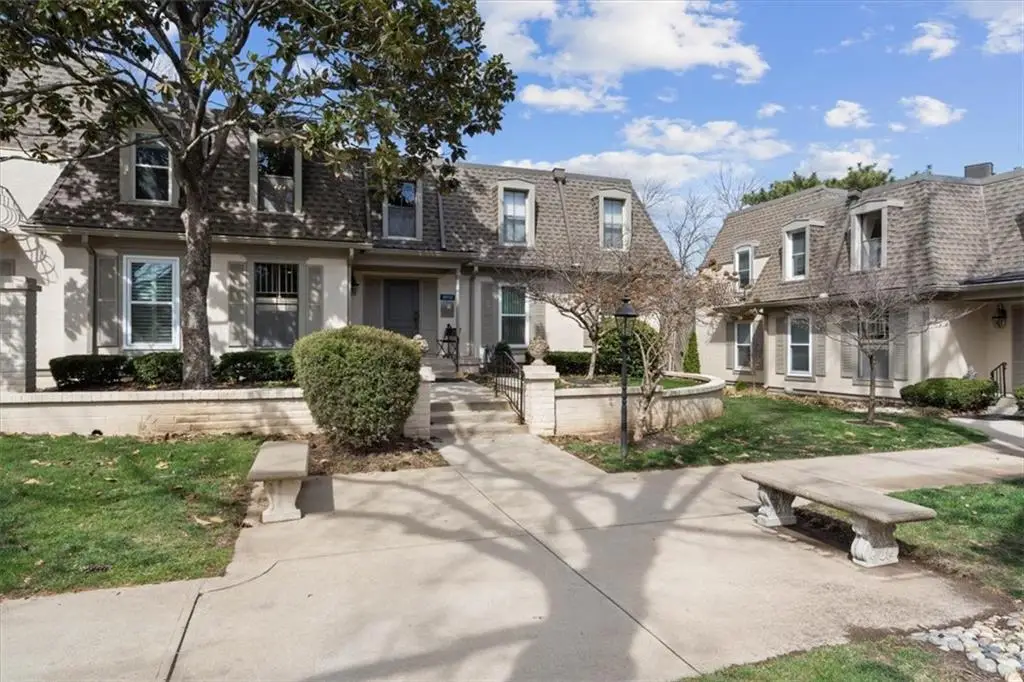 10712 Glenwood Street #B, Overland Park, KS 66211 - #1