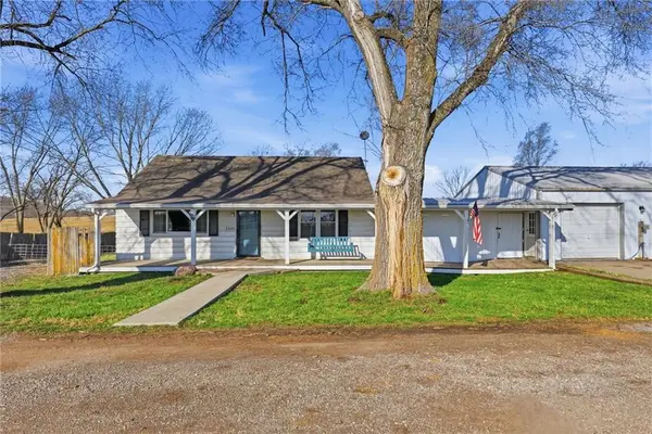 23151 207th Street, Tonganoxie, KS 66086