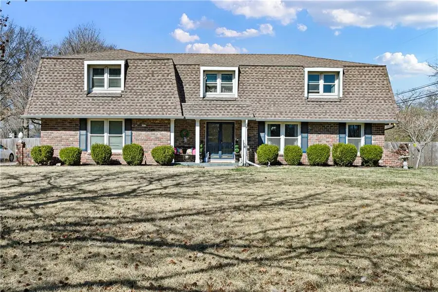 200 W 114th Street, Kansas City, MO 64114 - #2