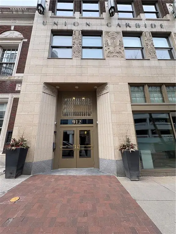 912 Baltimore Avenue #902, Kansas City, MO 64105 - #2