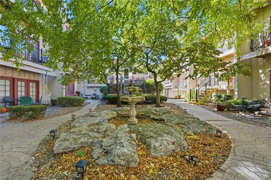 1111 W 46th Street #32, Kansas City, MO 64112 - #3