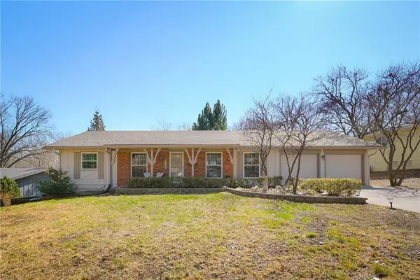 5831 W 87th Terrace, Overland Park, KS 66207