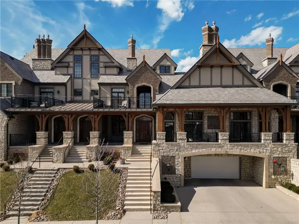 4522 Summit Street #B, Kansas City, MO 64111 - #1