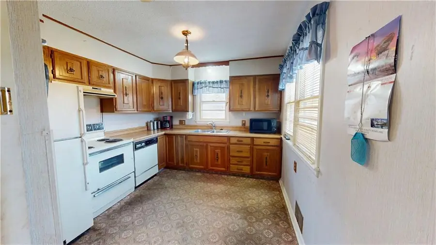 710 W Ewing Street, Nevada, MO 64772 - #3