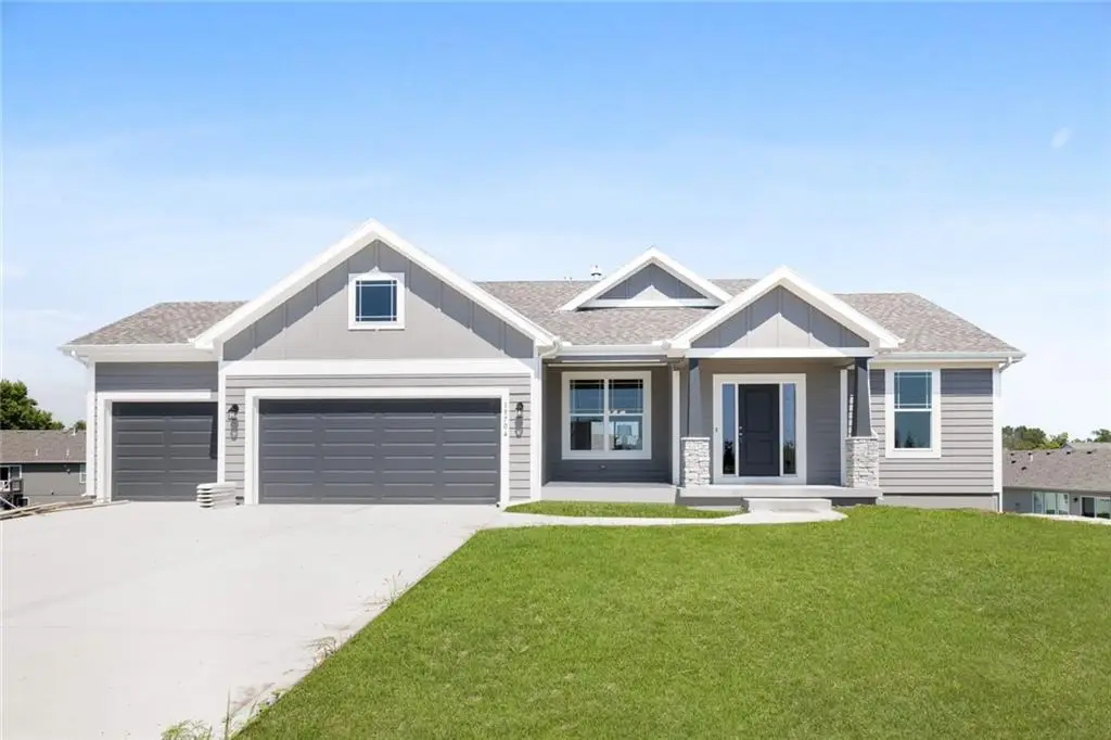 20731 S Emerald Street, Spring Hill, KS 66083 - #1