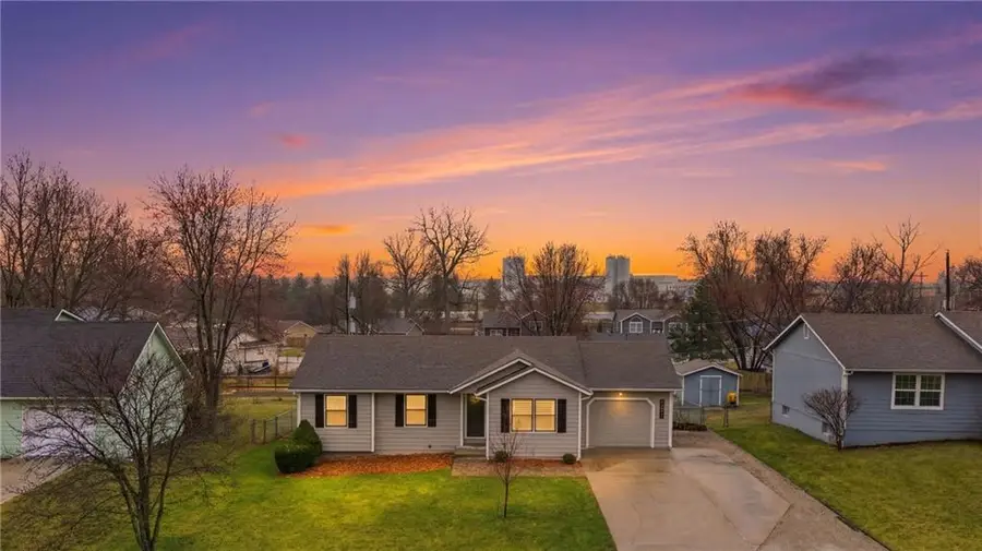 33775 Valleyview Street, De Soto, KS 66018 - #2