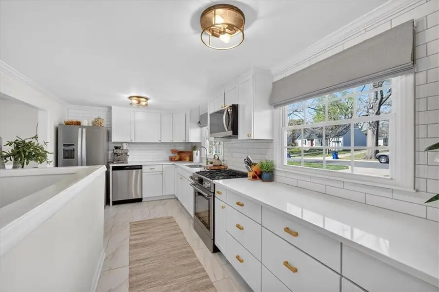 4021 W 73rd Terrace, Prairie Village, KS 66208 - #3