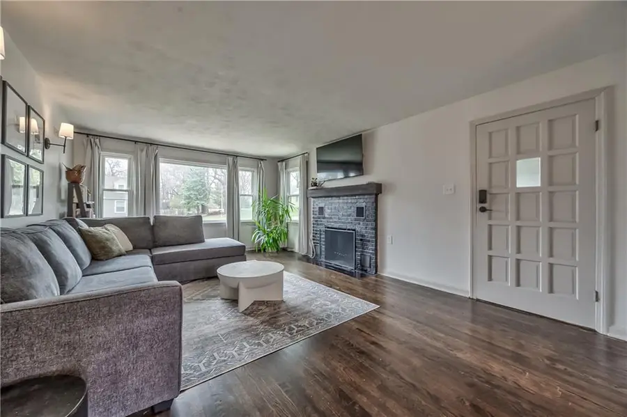 301 NW 82nd Street, Kansas City, MO 64118 - #3