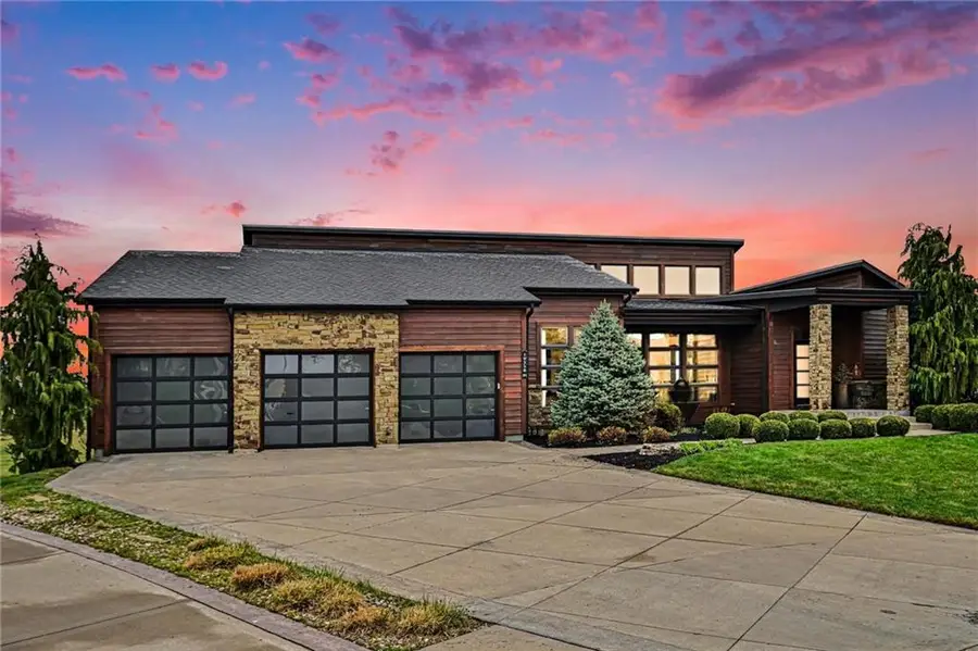 10258 N Kansas Avenue, Kansas City, MO 64155 - #2