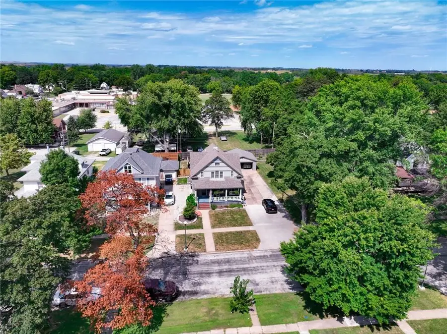 506 Shawnee Street, Hiawatha, KS 66434 - #2