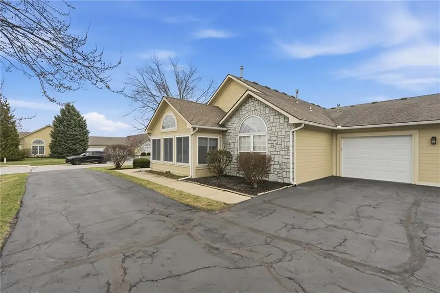 2061 W 139th Terrace, Leawood, KS 66224 - #2