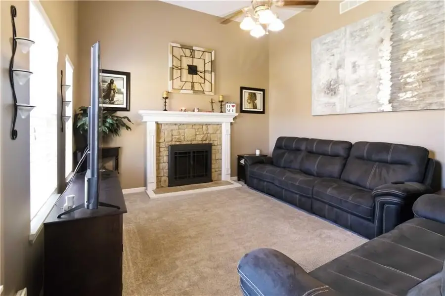 15588 Crestwood Drive, Basehor, KS 66007 - #3