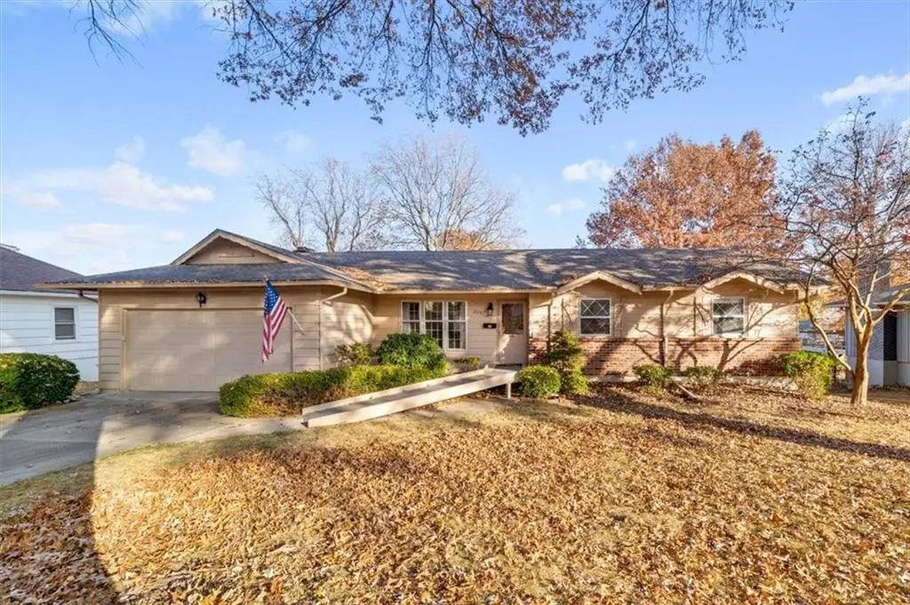 10205 Tracy Avenue, Kansas City, MO 64131 - #1