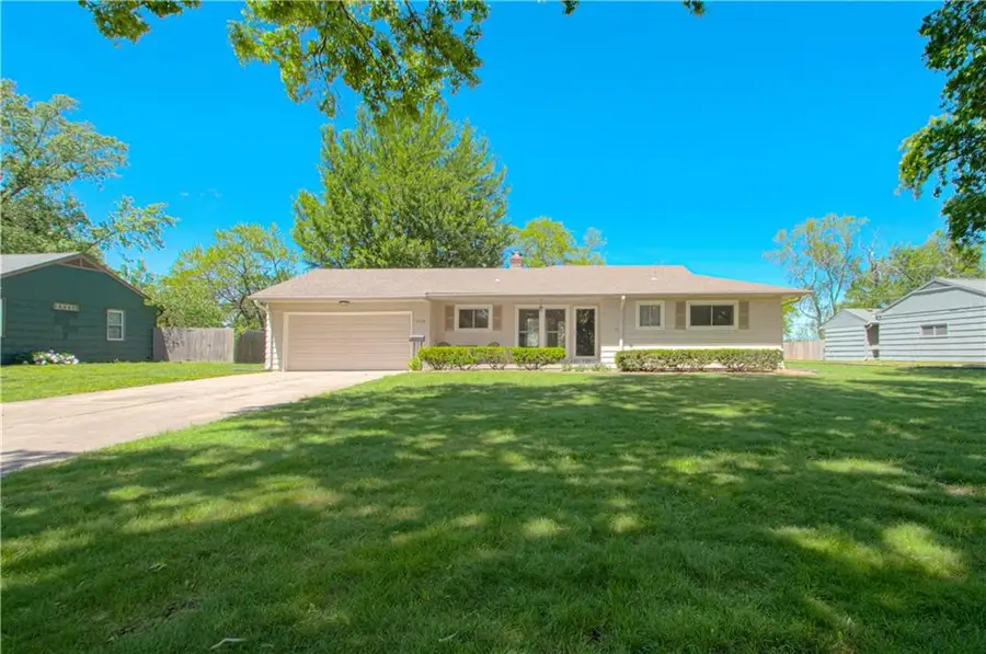 1404 E 108th Street, Kansas City, MO 64131 - #2