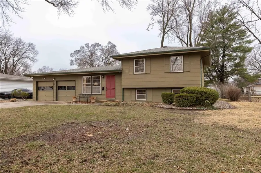 6404 N Walrond Avenue, Kansas City, MO 64119 - #2