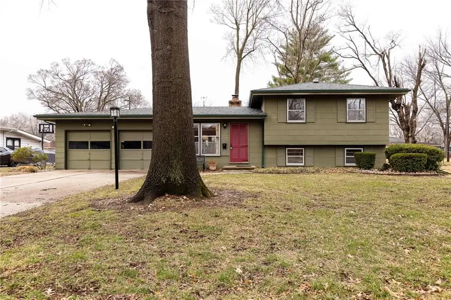 6404 N Walrond Avenue, Kansas City, MO 64119 - #3