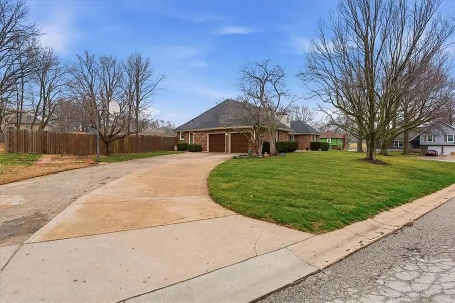 600 W Buena Vista Drive, Raymore, MO 64083 - #3