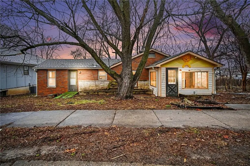 300 Winner Avenue, Smithville, MO 64089 - #1