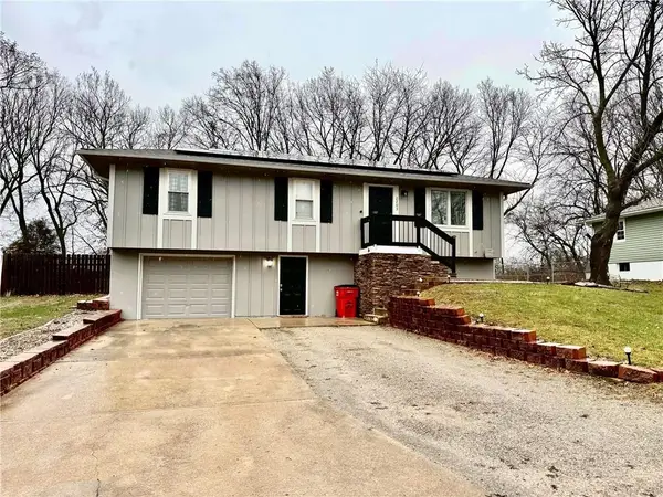 2203 S Owings Street, Oak Grove, MO 64075
