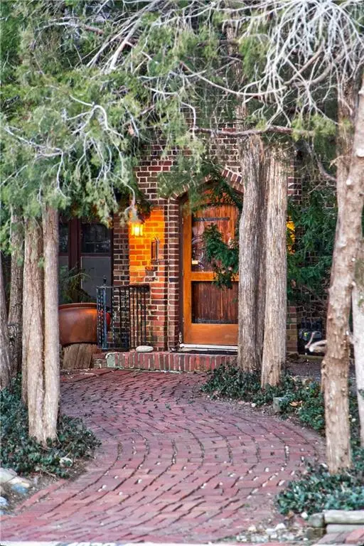 4929 Pennsylvania Street, Kansas City, MO 64112 - #2