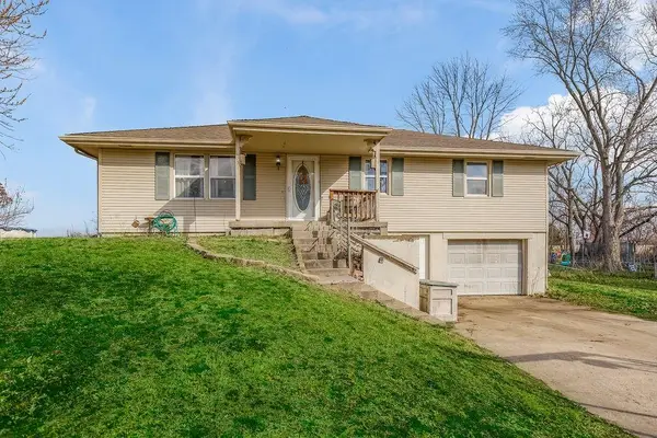 333 Gregory Drive, Gower, MO 64454