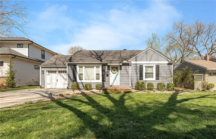 5006 W 72nd Terrace, Prairie Village, KS 66208 - #2